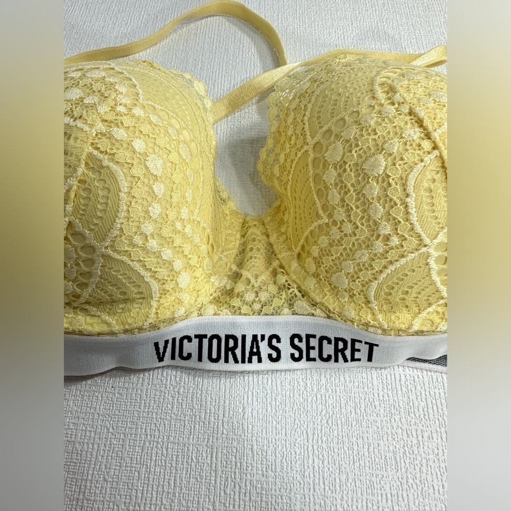 Victoria,s Secret Lined demi lace yellow bra size 34C